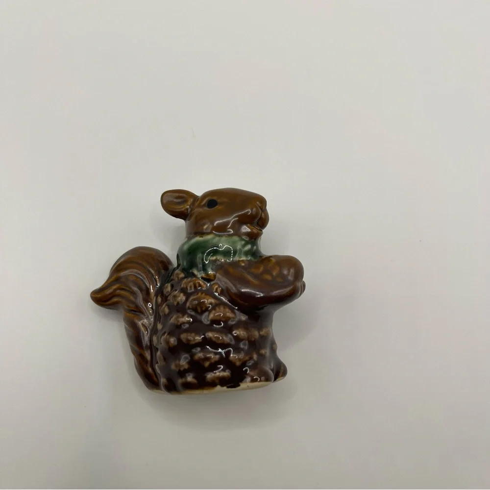 Vintage Squirrel & Acorn Salt and Pepper Shakers Woodland Rustic Kitchen Decor